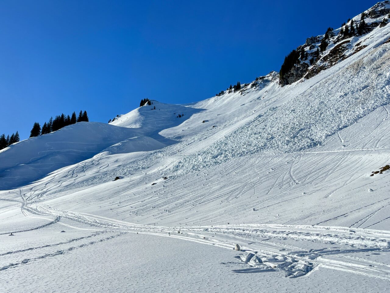 schneeschuhwanderung_wirzweli_arvitrail_chaelenhuette_