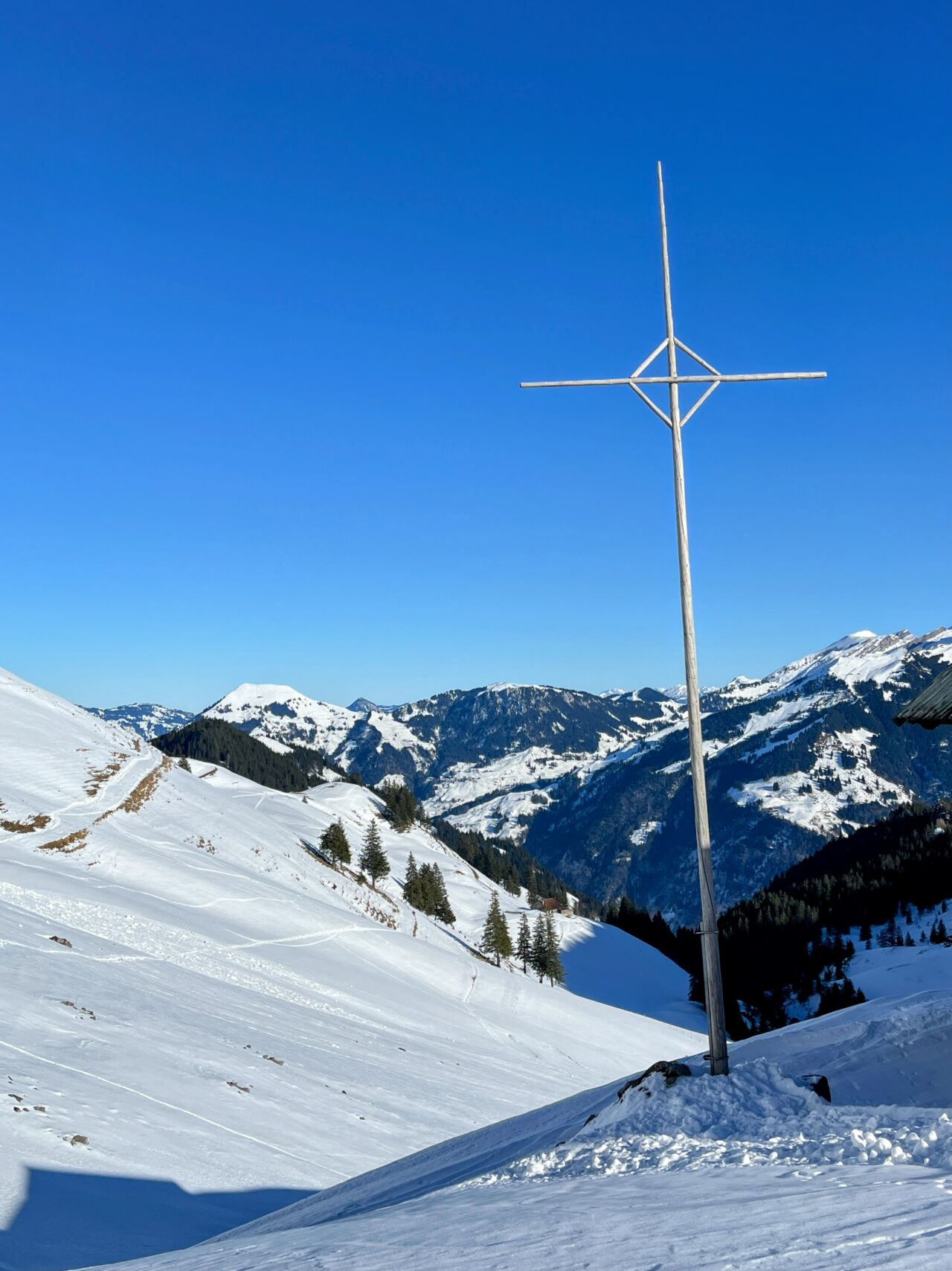 schneeschuhwanderung_wirzweli_arvitrail_chaelenhuette_