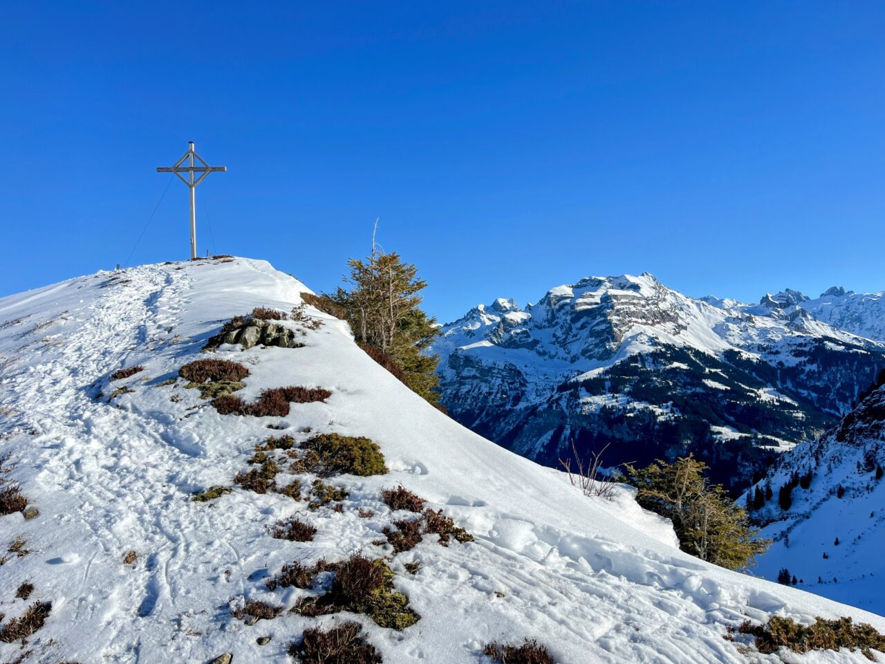 schneeschuhwanderung_wirzweli_arvitrail_chaelenhuette_