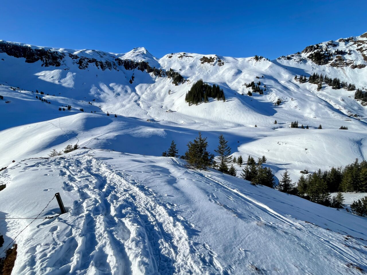 schneeschuhwanderung_wirzweli_arvitrail_chaelenhuette_
