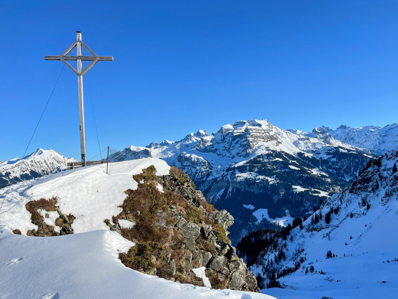schneeschuhwanderung_wirzweli_arvitrail_chaelenhuette_