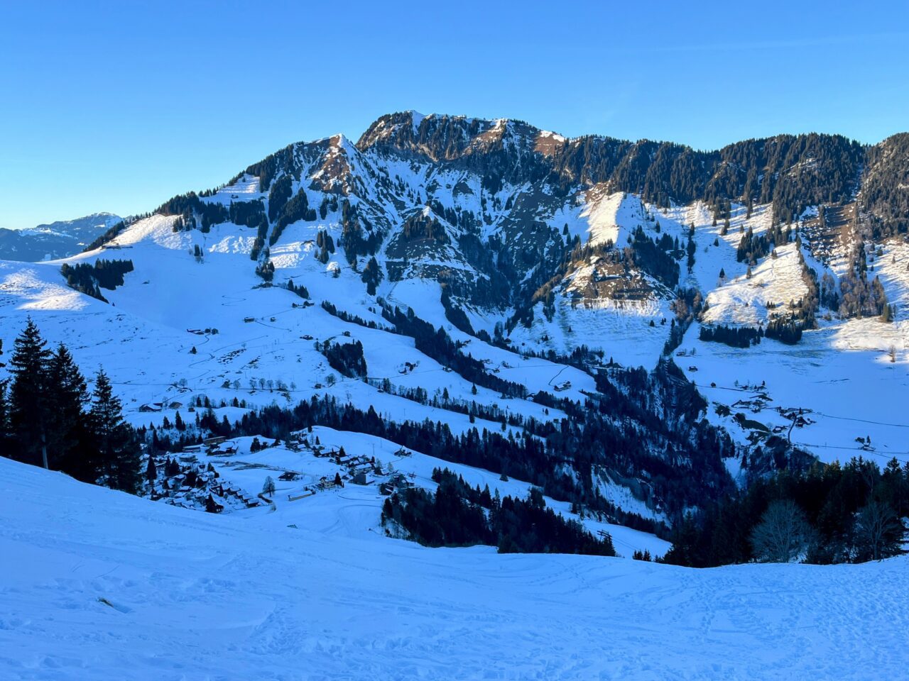 schneeschuhwanderung_wirzweli_arvitrail_chaelenhuette_