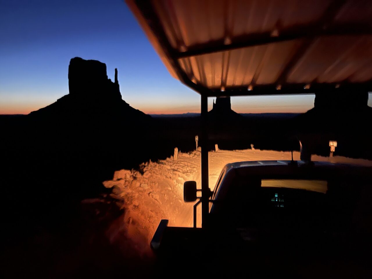monument_valley_sunrise_hike_